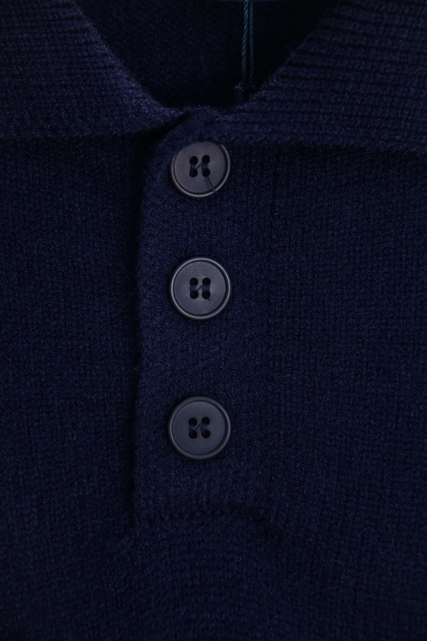 P230 Style number: Y258 Ralph Lauren POLO twist button open-chest sweater is a limited edition every year. There won’t be many styles in the store! Ralph Lauren men's half-button sweater. The shape is really nice. It can be worn alone or as a coat. It can be worn outside the inner layer. It is versatile and looks good. Tag, hanging grain, washable, packaging bag, full set of accessories. The appearance is quite high. The workmanship is super exquisite. Color: navy, gray, apricot, navy. Size: S M L XL